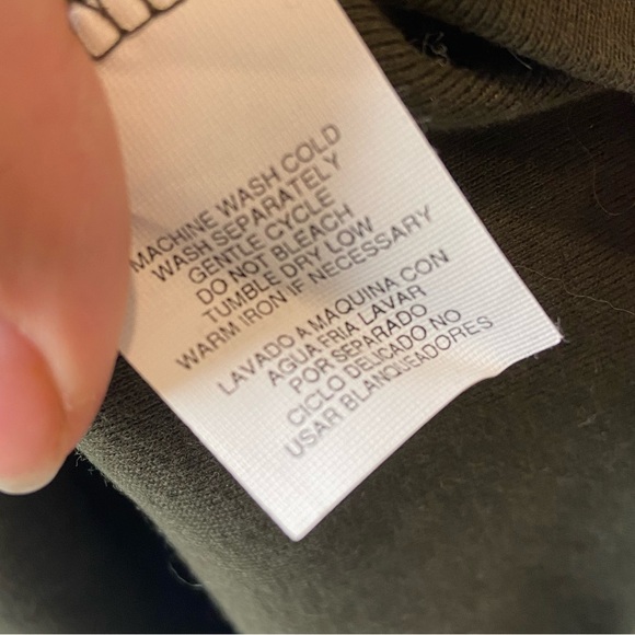 🦋 2/$20 Jones New York olive green turtleneck - Picture 4 of 6